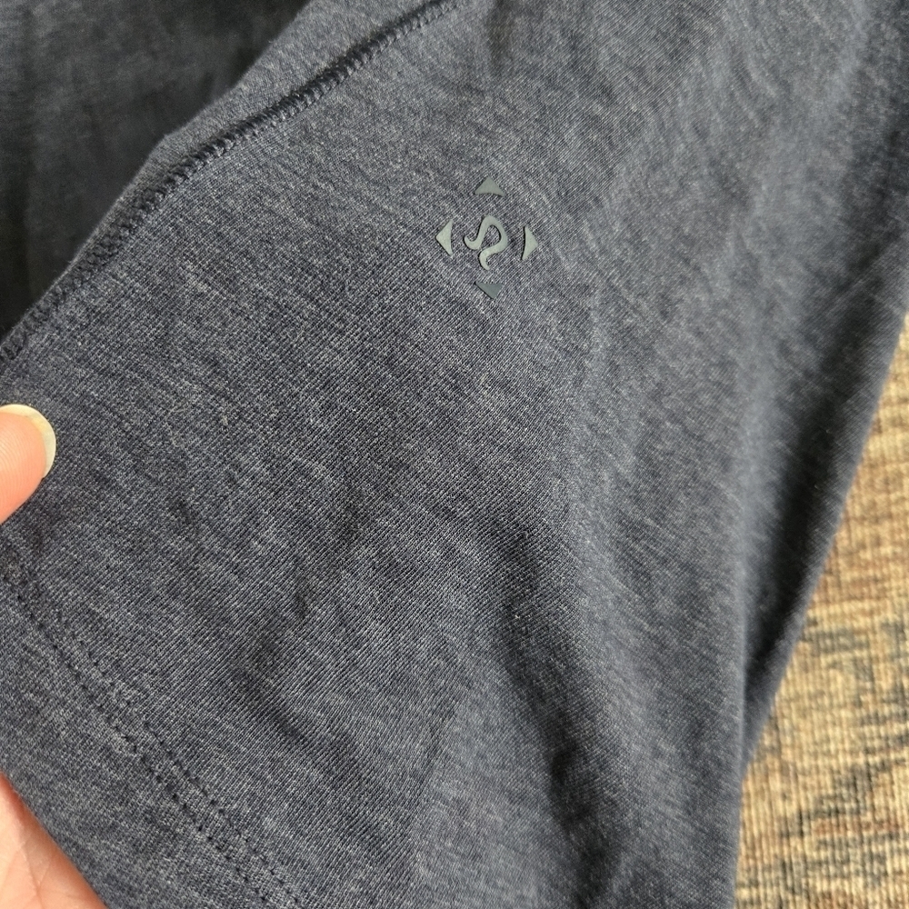 Lululemon 5 Year Basic V-Neck T-Shirt Tee Heathered Navy Code Blue Size XXL - Picture 5 of 7